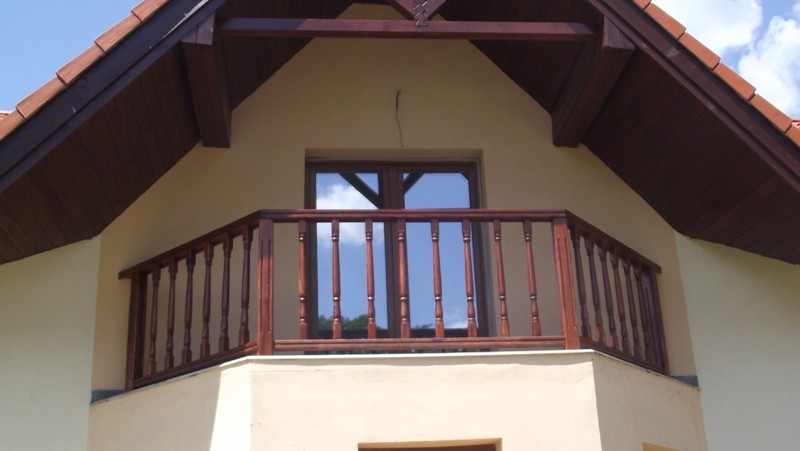 balustrada exterioara din lemn