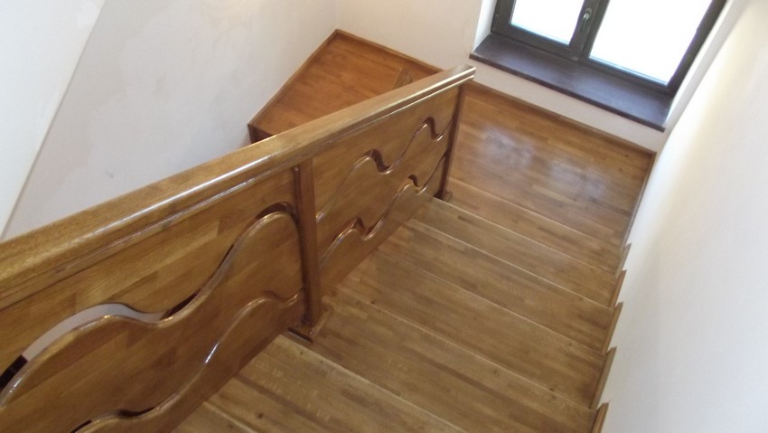 placare scara din beton cu lemn