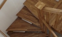 scari din lemn balansate
