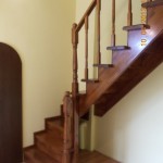 Scara din lemn pe vanguri esenta fag