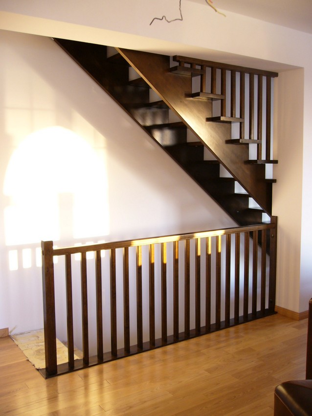 scari din lemn pe vanguri